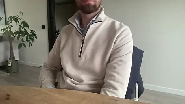 Snapshot of bullyboyy chatting on October 15, 2025, 3:01 pm bullyboyy online show from October 15, 2025, 3:01 pm