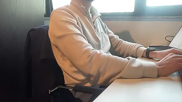 Snapshot of bullyboyy chatting on December 15, 2025, 9:46 am bullyboyy online show from December 15, 2025, 9:46 am