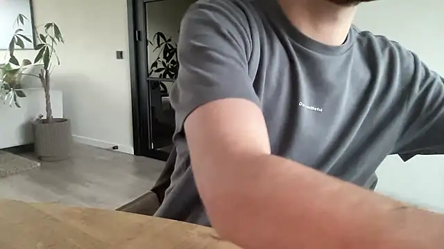 Snapshot of bullyboyy chatting on January 18, 2026, 8:51 am bullyboyy online show from January 18, 2026, 8:51 am