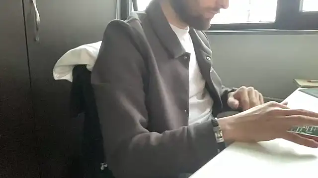 Snapshot of bullyboyy chatting on February 16, 2026, 7:37 am bullyboyy online show from February 16, 2026, 7:37 am