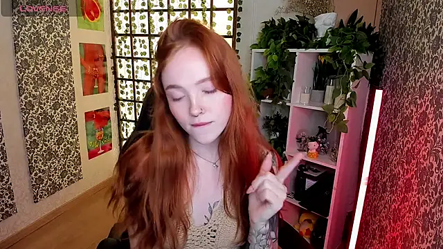 Snapshot of Maya_Light chatting on September 19, 2025, 1:51 am Maya Light online show from September 19, 2025, 1:51 am