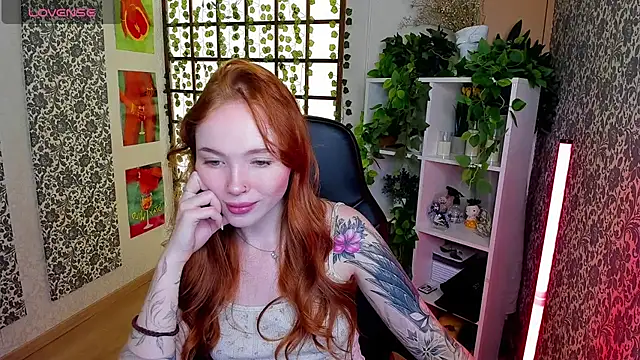 Snapshot of Maya_Light chatting on September 24, 2025, 2:04 am Maya Light online show from September 24, 2025, 2:04 am