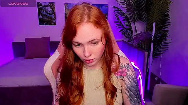 Snapshot of Maya_Light chatting on October 5, 2025, 1:59 am Maya Light online show from October 5, 2025, 1:59 am