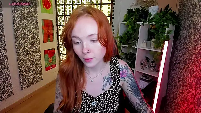 Snapshot of Maya_Light chatting on October 6, 2025, 1:58 am Maya Light online show from October 6, 2025, 1:58 am