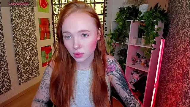 Snapshot of Maya_Light chatting on October 8, 2025, 1:47 am Maya Light online show from October 8, 2025, 1:47 am