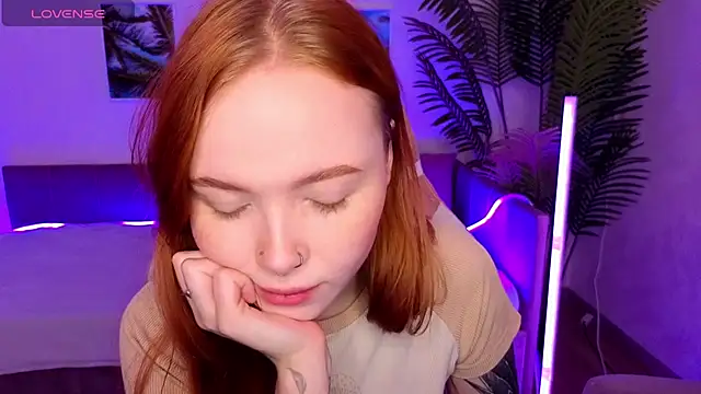 Snapshot of Maya_Light chatting on October 16, 2025, 2:01 am Maya Light online show from October 16, 2025, 2:01 am