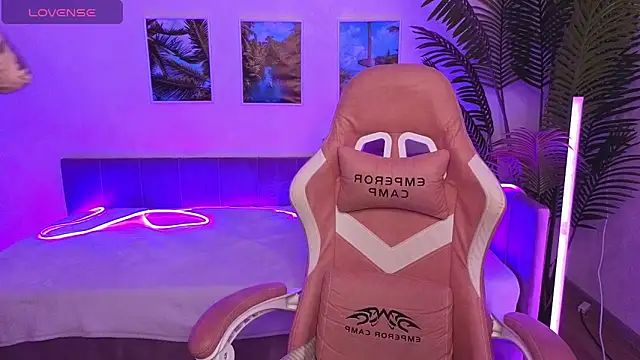 Snapshot of Maya_Light chatting on October 18, 2025, 8:04 am Maya Light online show from October 18, 2025, 8:04 am