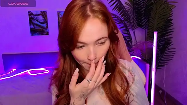 Snapshot of Maya_Light chatting on October 19, 2025, 2:12 am Maya Light online show from October 19, 2025, 2:12 am