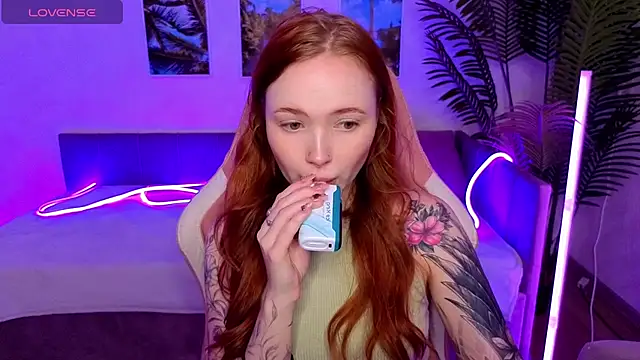 Snapshot of Maya_Light chatting on October 21, 2025, 2:01 am Maya Light online show from October 21, 2025, 2:01 am