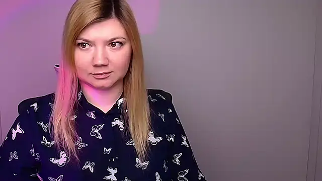 Snapshot of Lola_moree chatting on February 4, 2025, 12:22 pm Lola moree online show from February 4, 2025, 12:22 pm