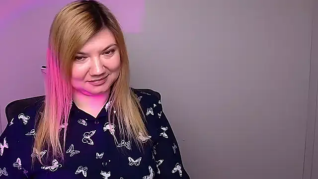 Snapshot of Lola_moree chatting on February 4, 2025, 3:26 pm Lola moree online show from February 4, 2025, 3:26 pm