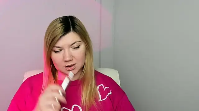 Snapshot of Lola_moree chatting on February 5, 2025, 12:27 pm Lola moree online show from February 5, 2025, 12:27 pm