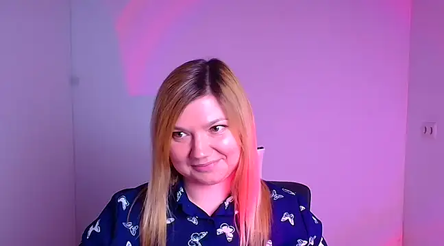 Snapshot of Lola_moree chatting on February 7, 2025, 3:30 pm Lola moree online show from February 7, 2025, 3:30 pm