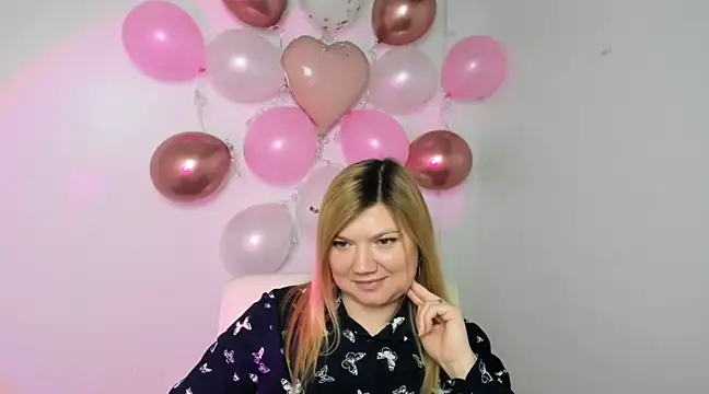 Snapshot of Lola_moree chatting on February 12, 2025, 3:49 pm Lola moree online show from February 12, 2025, 3:49 pm