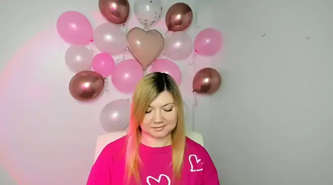 Snapshot of Lola_moree chatting on February 14, 2025, 12:25 pm Lola moree online show from February 14, 2025, 12:25 pm