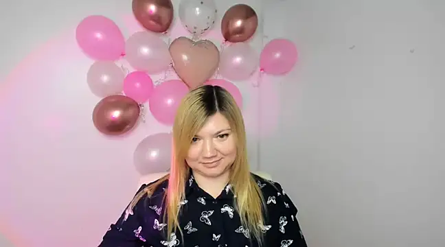 Snapshot of Lola_moree chatting on February 14, 2025, 6:29 pm Lola moree online show from February 14, 2025, 6:29 pm