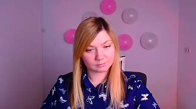 Snapshot of Lola_moree chatting on February 17, 2025, 12:38 pm Lola moree online show from February 17, 2025, 12:38 pm