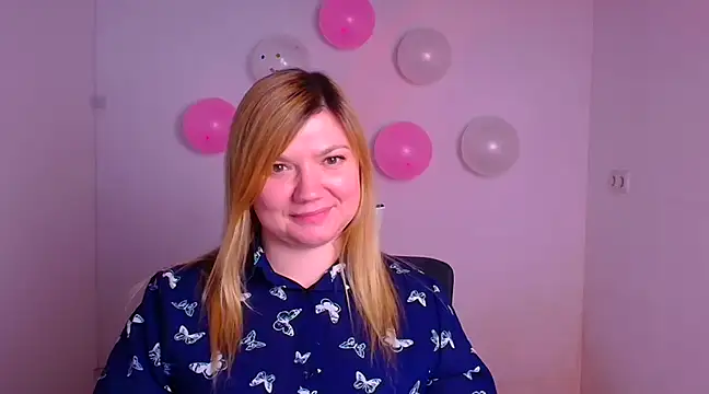 Snapshot of Lola_moree chatting on February 17, 2025, 3:42 pm Lola moree online show from February 17, 2025, 3:42 pm