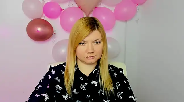 Snapshot of Lola_moree chatting on February 25, 2025, 12:34 pm Lola moree online show from February 25, 2025, 12:34 pm