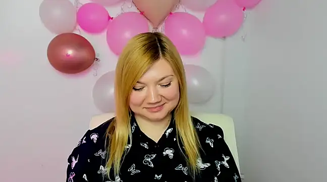 Snapshot of Lola_moree chatting on February 25, 2025, 3:38 pm Lola moree online show from February 25, 2025, 3:38 pm