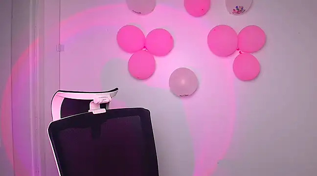 Snapshot of Lola_moree chatting on February 26, 2025, 3:41 pm Lola moree online show from February 26, 2025, 3:41 pm