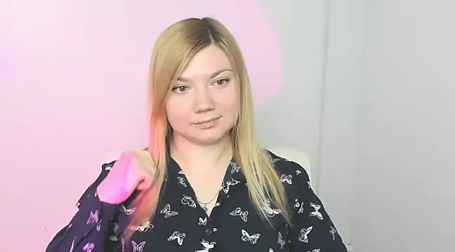 Snapshot of Lola_moree chatting on March 17, 2025, 12:25 pm Lola moree online show from March 17, 2025, 12:25 pm