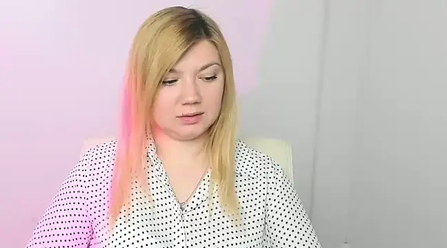 Snapshot of Lola_moree chatting on March 20, 2025, 12:32 pm Lola moree online show from March 20, 2025, 12:32 pm