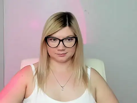 Snapshot of Lola_moree chatting on September 9, 2025, 11:54 am Lola moree online show from September 9, 2025, 11:54 am