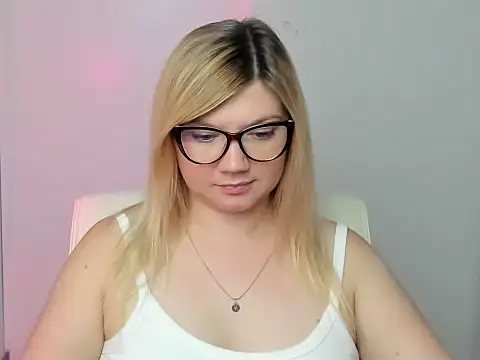 Snapshot of Lola_moree chatting on September 15, 2025, 11:32 am Lola moree online show from September 15, 2025, 11:32 am