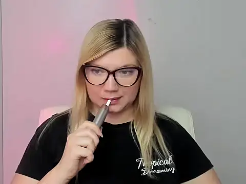 Snapshot of Lola_moree chatting on September 17, 2025, 11:56 am Lola moree online show from September 17, 2025, 11:56 am