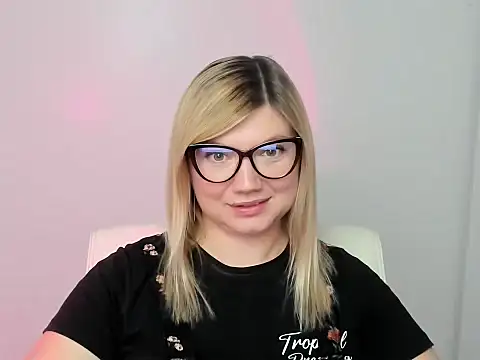 Snapshot of Lola_moree chatting on September 22, 2025, 11:56 am Lola moree online show from September 22, 2025, 11:56 am