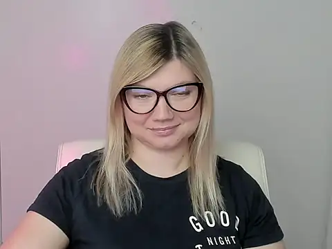 Snapshot of Lola_moree chatting on October 3, 2025, 11:51 am Lola moree online show from October 3, 2025, 11:51 am