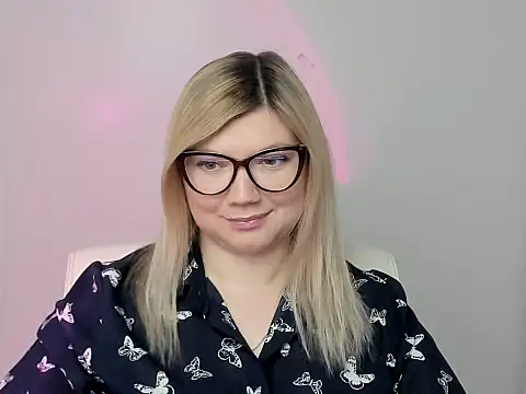 Snapshot of Lola_moree chatting on October 4, 2025, 11:52 am Lola moree online show from October 4, 2025, 11:52 am