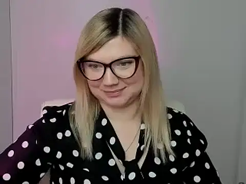 Snapshot of Lola_moree chatting on October 10, 2025, 5:45 pm Lola moree online show from October 10, 2025, 5:45 pm