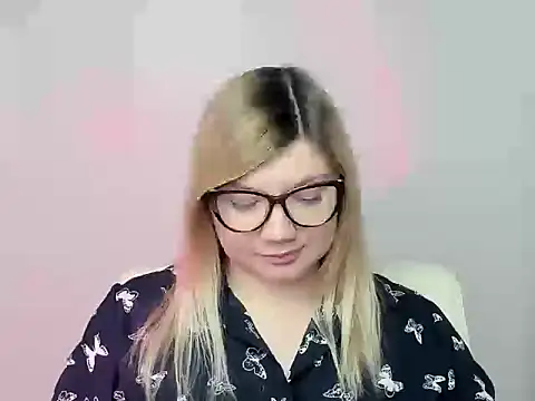 Snapshot of Lola_moree chatting on October 20, 2025, 11:43 am Lola moree online show from October 20, 2025, 11:43 am