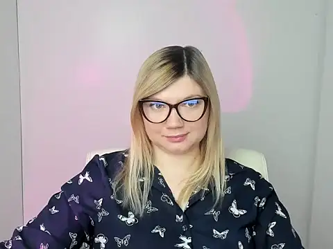 Snapshot of Lola_moree chatting on October 23, 2025, 5:51 am Lola moree online show from October 23, 2025, 5:51 am