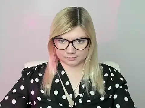 Snapshot of Lola_moree chatting on October 27, 2025, 12:42 pm Lola moree online show from October 27, 2025, 12:42 pm