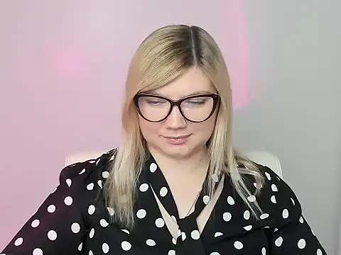 Snapshot of Lola_moree chatting on October 29, 2025, 12:40 pm Lola moree online show from October 29, 2025, 12:40 pm