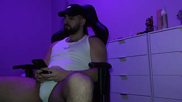 Snapshot of lucas_kazimm chatting on January 27, 2025, 4:43 pm lucas kazimm online show from January 27, 2025, 4:43 pm