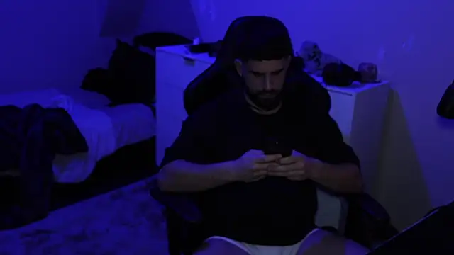 Snapshot of lucas_kazimm chatting on February 20, 2025, 10:15 pm lucas kazimm online show from February 20, 2025, 10:15 pm