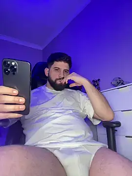 Snapshot of lucas_kazimm chatting on February 25, 2025, 9:57 pm lucas kazimm online show from February 25, 2025, 9:57 pm