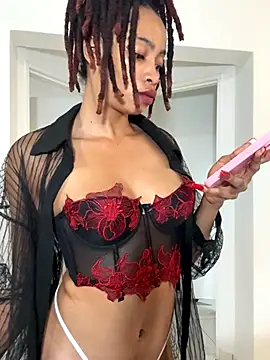 Snapshot of ZinaFreak chatting on October 12, 2025, 7:29 am ZinaFreak online show from October 12, 2025, 7:29 am