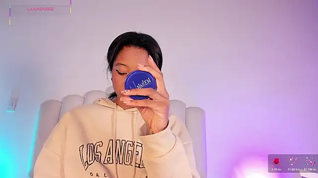 Zaira Rose  online show from November 7, 2025, 1:55 pm