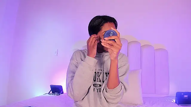 Zaira Rose  online show from November 12, 2025, 1:11 pm