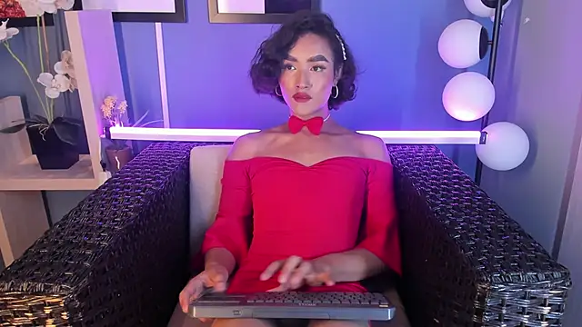 AliDiaz  online show from February 3, 2025, 7:42 pm