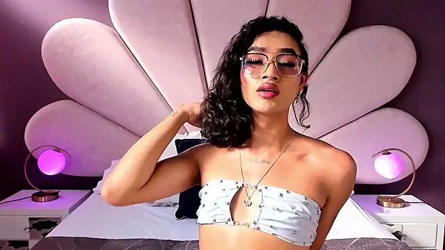 AliDiaz  online show from November 7, 2025, 8:31 pm