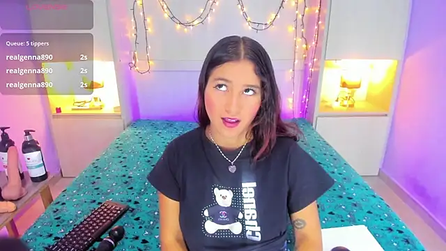 Snapshot of CandyyMaria chatting on November 3, 2025, 7:48 pm CandyyMaria online show from November 3, 2025, 7:48 pm