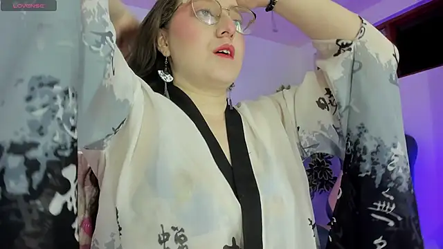 julietha bianco  online show from October 8, 2025, 1:53 pm