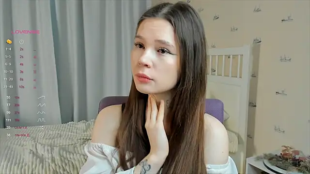 OdetteAven online show from February 6, 2025, 7:02 am