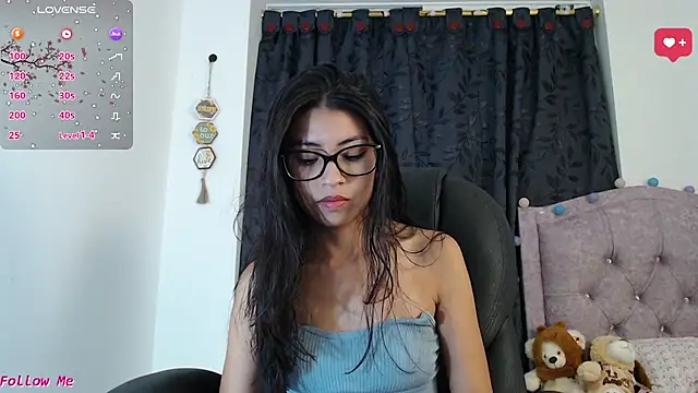 ellajonz online show from November 6, 2025, 1:39 am